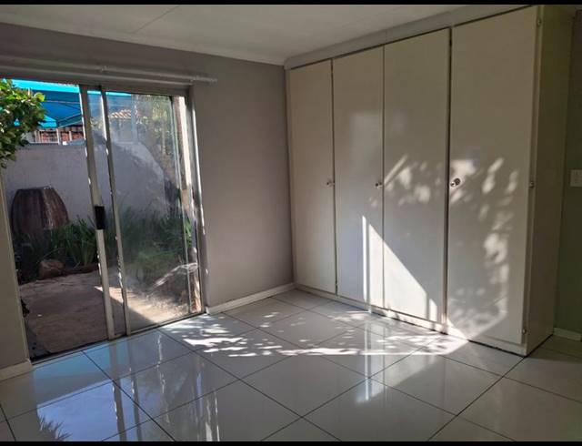 2 BEDROOM PROPERTY TO RENT IN VANDERBIJLPARK SE 3